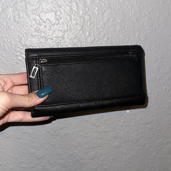 Guess Wallet - Picture 3 of 3